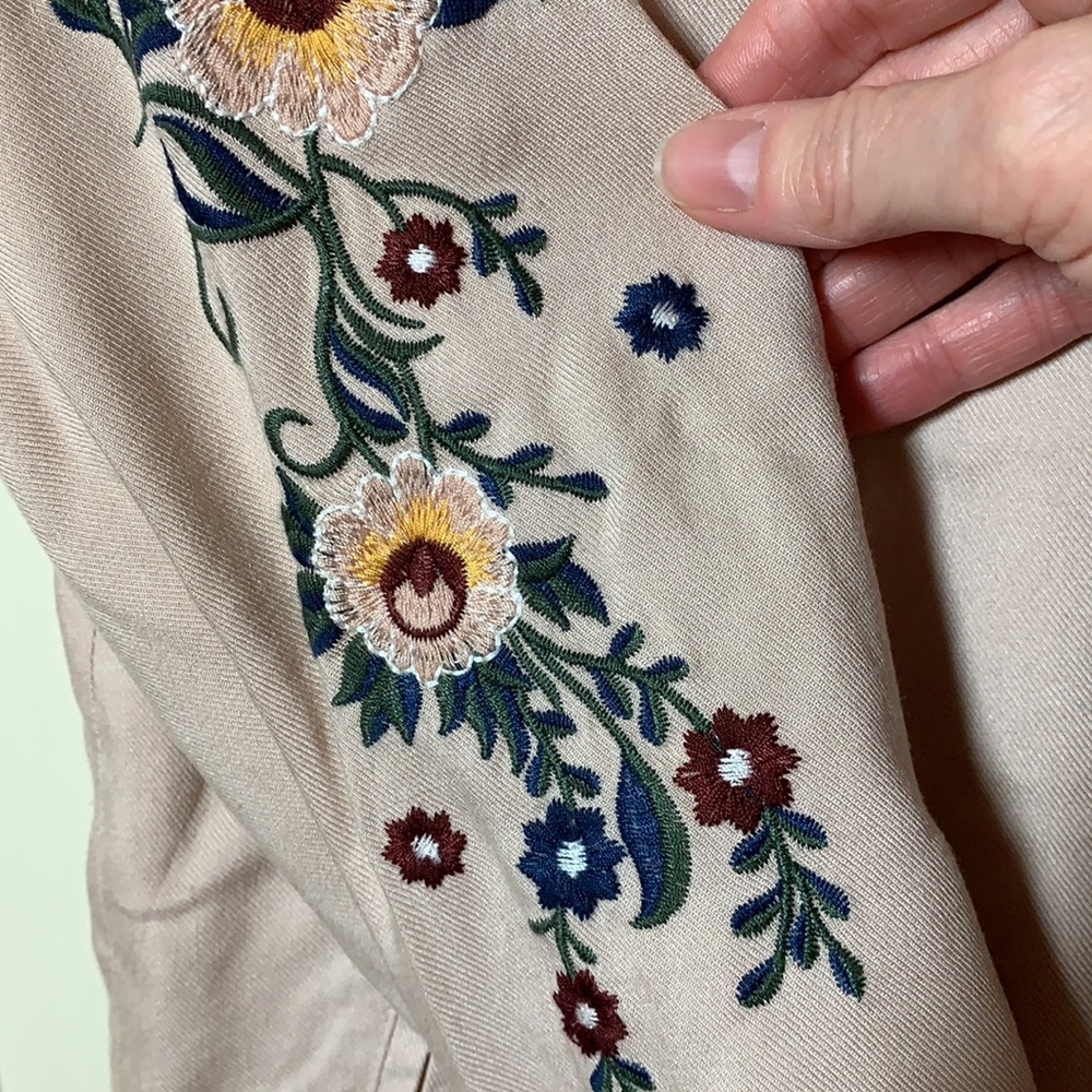 💫 - Jacket with Embroidered Sleeves
